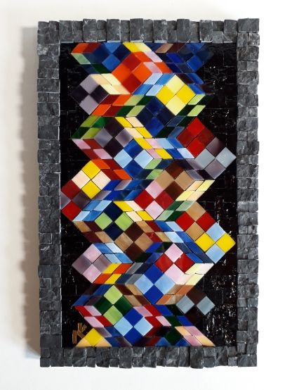 16 x 26 cm, 2019, €295 Figuratief| mozaïek | steen/glas. Mozaïek met gekleurd glas en marmer.